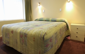 second bedroom has two single beds