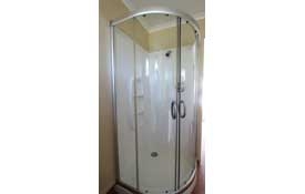 1 Bedroom shower