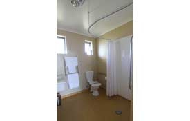 walk-in shower in Access Unit